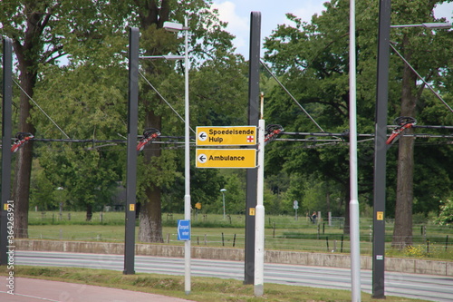 Direction sign in Yellow heading the Emergency route for Ambulance entry of Utrecht hospital UMC and SEH.