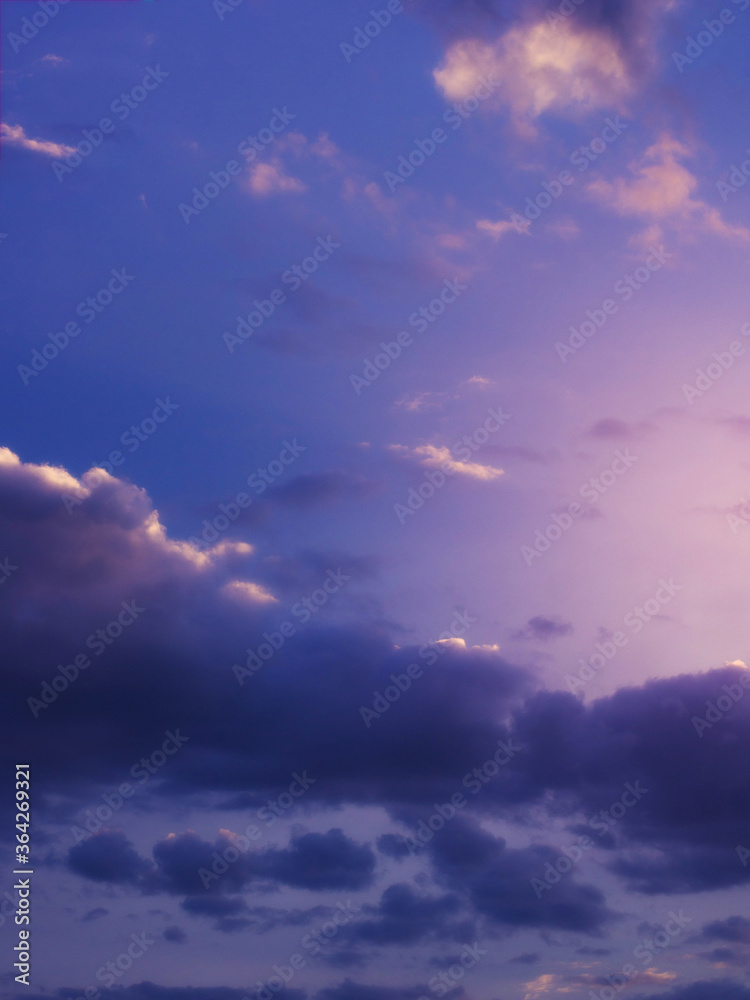 Obraz premium Dramatic sky background with purple clouds.