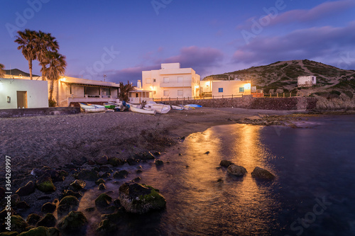 La playa de La Isleta del Moro al anochecer, Parque Natural Cabo de Gata-Níjar, provincia de Almería, Andalucía, España