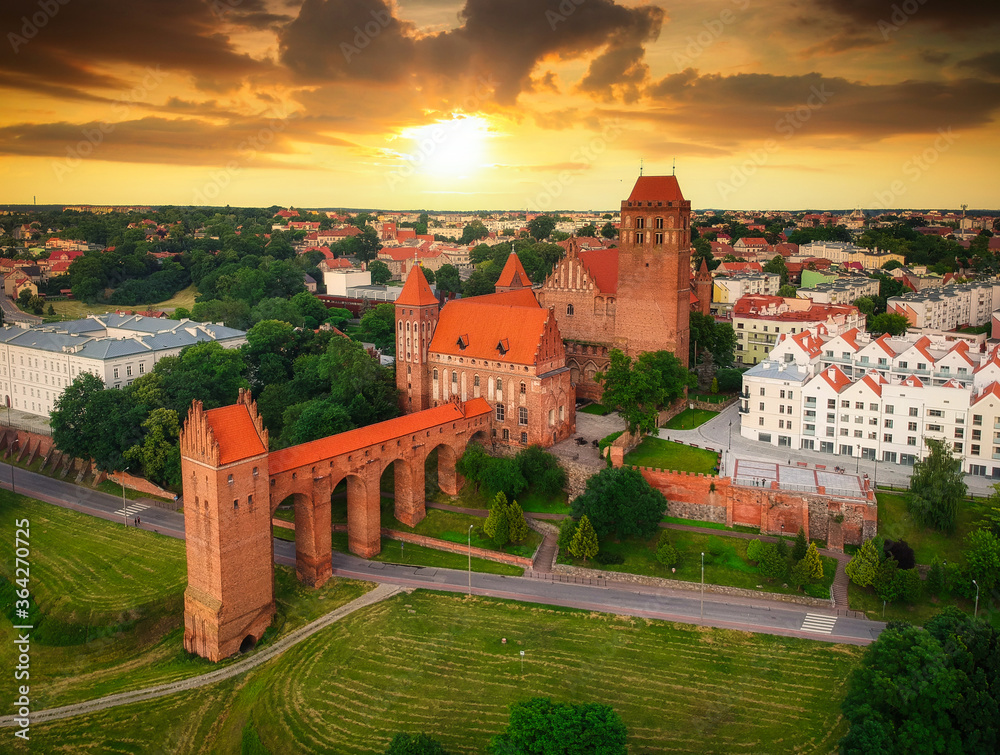 The Kwidzyn castle and cathedral at sunset, Poland - obrazy, fototapety, plakaty 