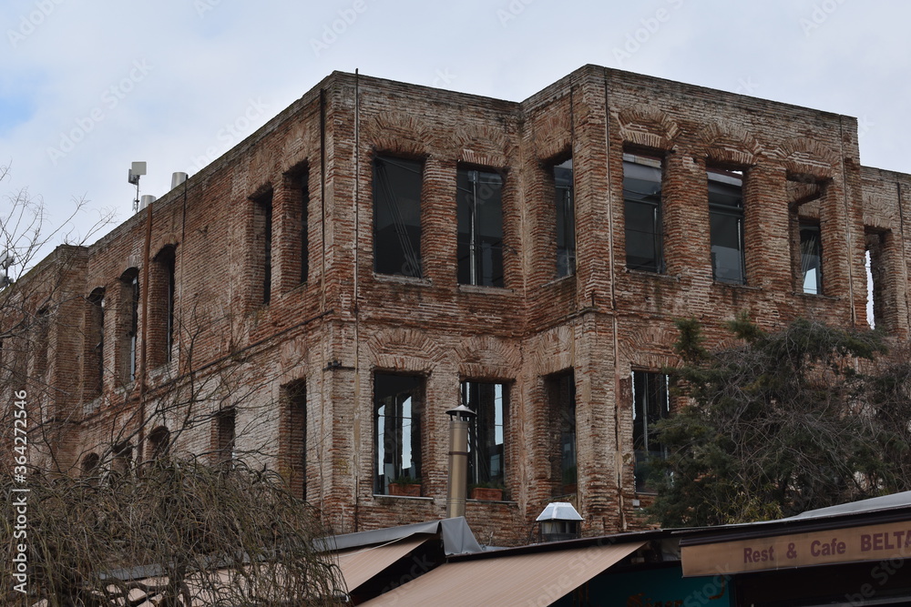 Fototapeta premium abandoned building in the city