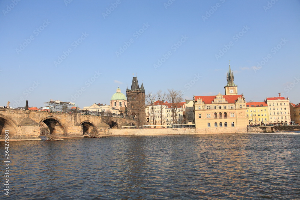Obraz premium The romantic Vltava river, the beautiful Charlies Bridge and other historic buildings in Prague, Czech Republic