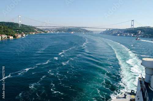 Фотография The stream of water at the stern of a large vessel