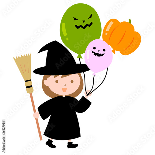 ハロウィン用の風船を持っている魔女の仮装をした女の子