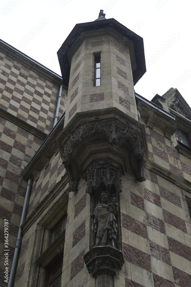 Fototapeta premium Bâtiment prés de l'Église Saint-Maclou de Rouen.