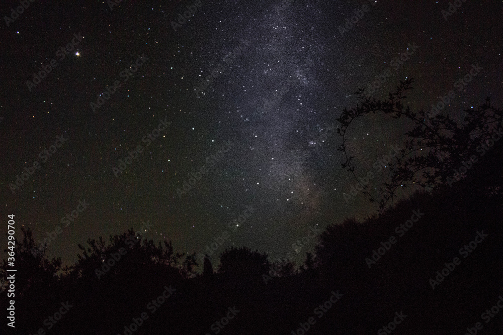 La via lattea sul cielo della Toscana