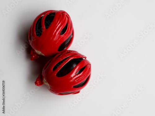 Εκτύπωση καμβά Fresh nutmeg with red mace kept against white background.