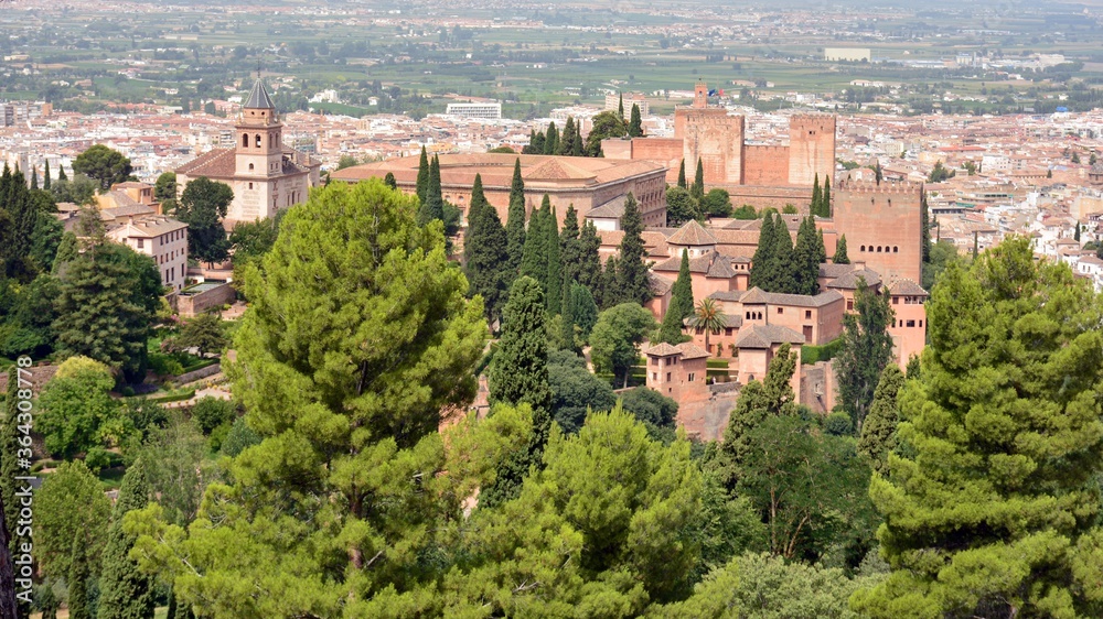 Vista de la Alhambra de Granada desde el mirador de la Silla del Moro