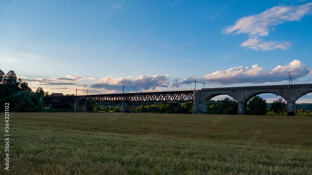 Die alte Eisenbahnbrücke an der Stadtgrenze von Regensburg bei Großprüfening