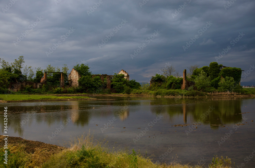 Risaie - vecchi cascinali - paesaggio - temporale - cielo Risaie - vecchi cascinali - paesaggio - temporale - cielo