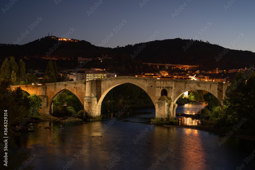 Ourense Puente del milenio y paseo a orillas del rio Miño.