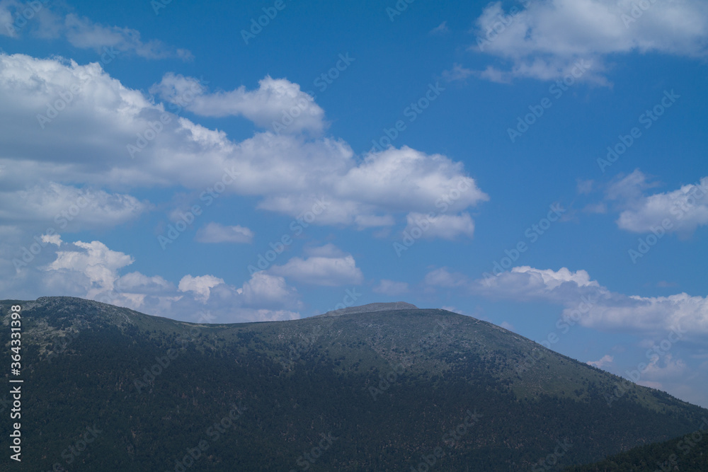 góra niebo chmury błękit lato