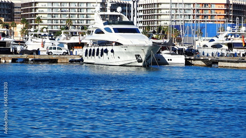 Puerto de Alicante en el Mediterráneo