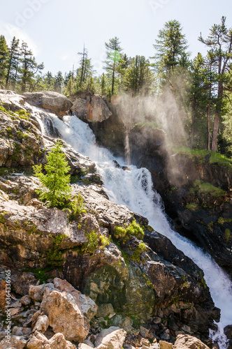 Val Bernina  Berninatal  Ova da Bernina  Bergbach  Wasserfall  Wasserkraft  Wald  Wanderweg  Oberengadin  Passstrasse  Berninapass  Pontresina  Alpen  Sommer  Graub  nden  Schweiz