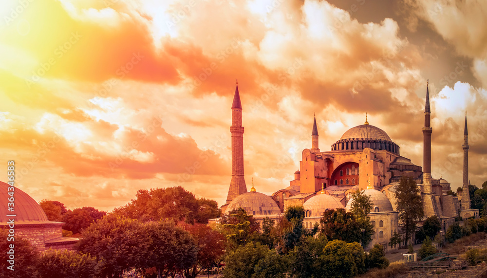Fototapeta premium Istanbul Turkey – April 05, 2019: Sunny day architecture and Hagia Sophia Museum, in Eminonu, istanbul, Turkey 