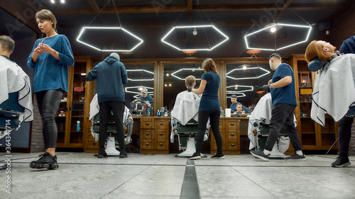 Εκτύπωση καμβά People at barbershop
