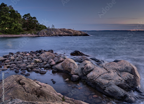 Widok na Oslofjord z plaży w okolicy miejscowości Larkollen w Norwegii © Dreamnordno