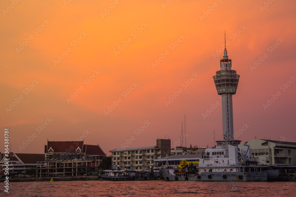 Obraz premium Riverfront view of Samut Prakan city hall with new observation tower and boat pier. Samut Prakan is at the mouth of the Chao Phraya River on Gulf of Thailand.