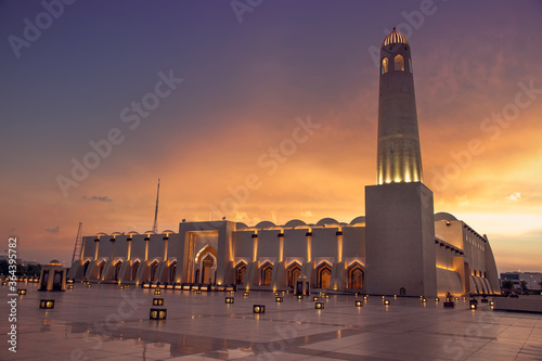 Tableau sur toile Beautiful sunset at Grand Mosque Imam Abdul Wahab Doha.