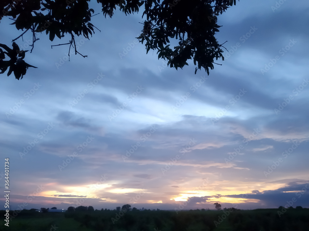 Naklejka premium sunset in the clouds