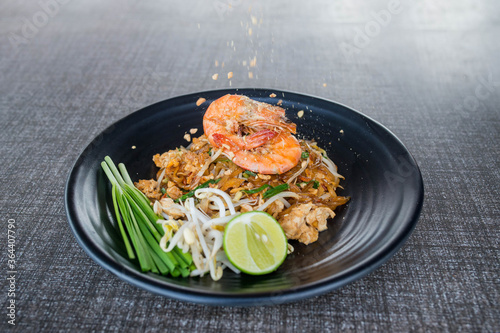 Pad thai, noodles, lunch, restaurant, copy space, vegetable, lime, ingredient, lemon, stir, top view, shrimp, garlic, Thai food, leaf, meal, noodle, seafood, chicken, tofu, egg, sauce, siam, thai food