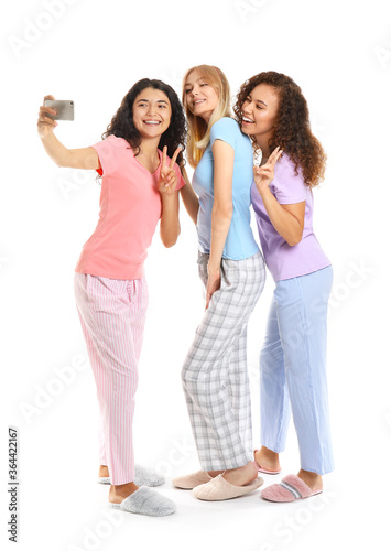 Beautiful young women in pa...