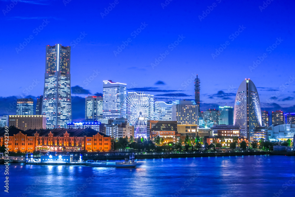 Fototapeta premium 美しい横浜みなとみらいの夕景、夜景