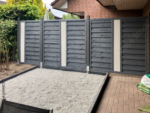 Do it yourself Pergola, WPC Vorbereitung Kiesbett, selbst verlegt mit sichtbarer Unterkonstruktion	 photo