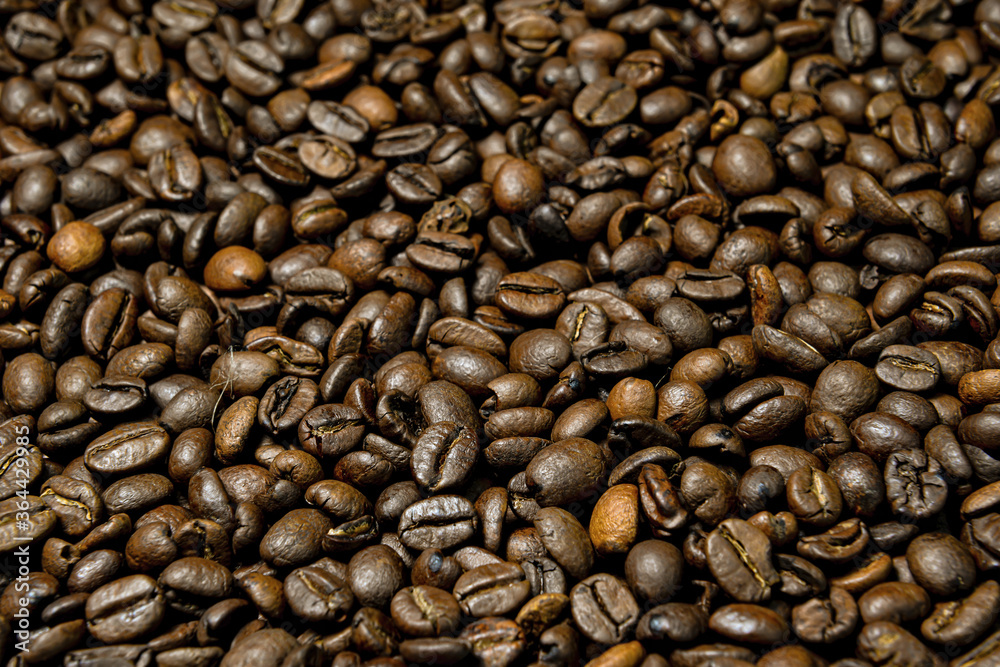 Naklejka premium Close-up of brown, roasted coffee beans background