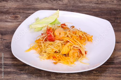 Thai salad with papaya and prawn