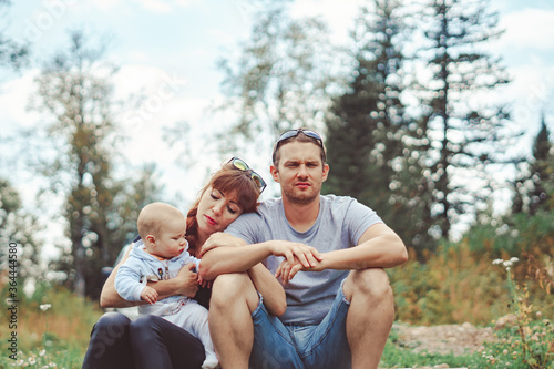 Fototapeta Naklejka Na Ścianę i Meble -  family with children sitting on the river Bank