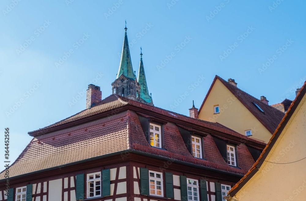 Domtürme hinter Fachwerkhaus Bamberg