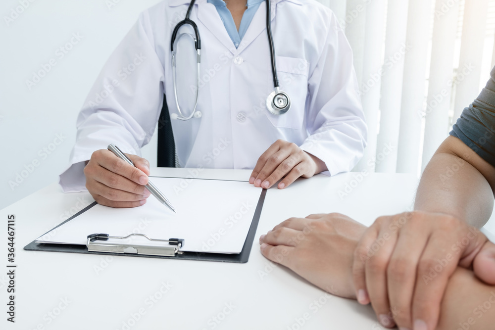 Female doctors who treat patients make an appointment to listen to the results after a physical examination and explain medical information and diagnose the disease. Medical concepts and good health Female doctors who treat patients make an appointment to listen to the results after a physical examination and explain medical information and diagnose the disease. Medical concepts and good health