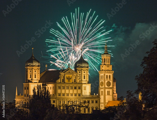 Tableau sur toile Feuerwerk über dem Rathaus in Augsburg