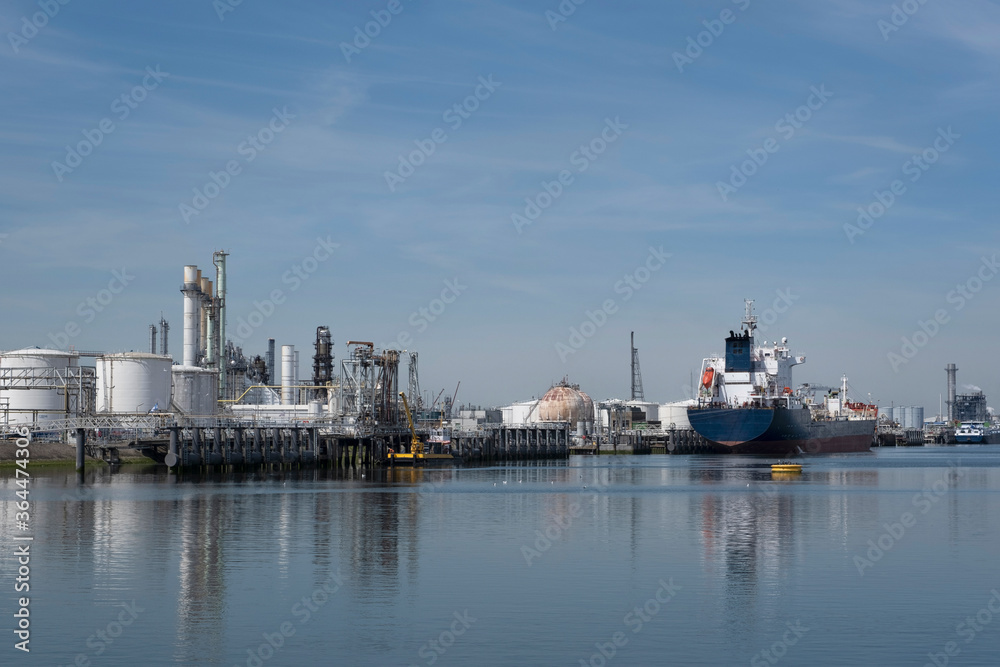Oil And Gas Industry. Industrial. Ship carrying gas Oil And Gas Industry. Industrial. Ship carrying gas