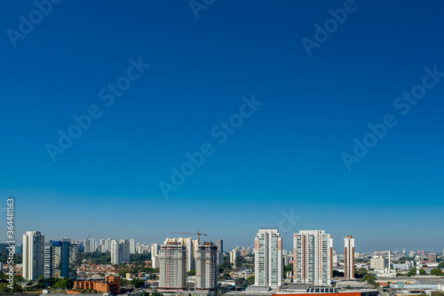 Fotos aéreas de parques em São Paulo, contraste da Natureza e o asfalto © Marcos
