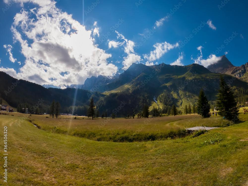 Obraz premium Alpine summer landscape at sunset