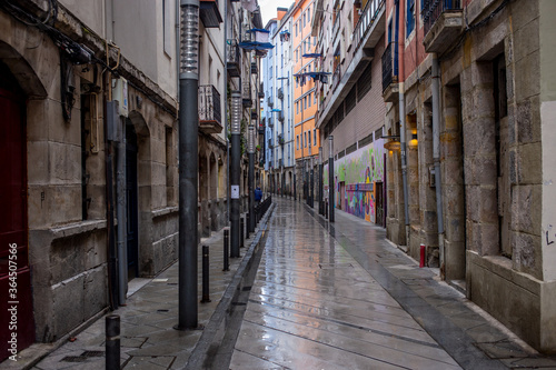 Enge Gasse im Viertel Las Cortes