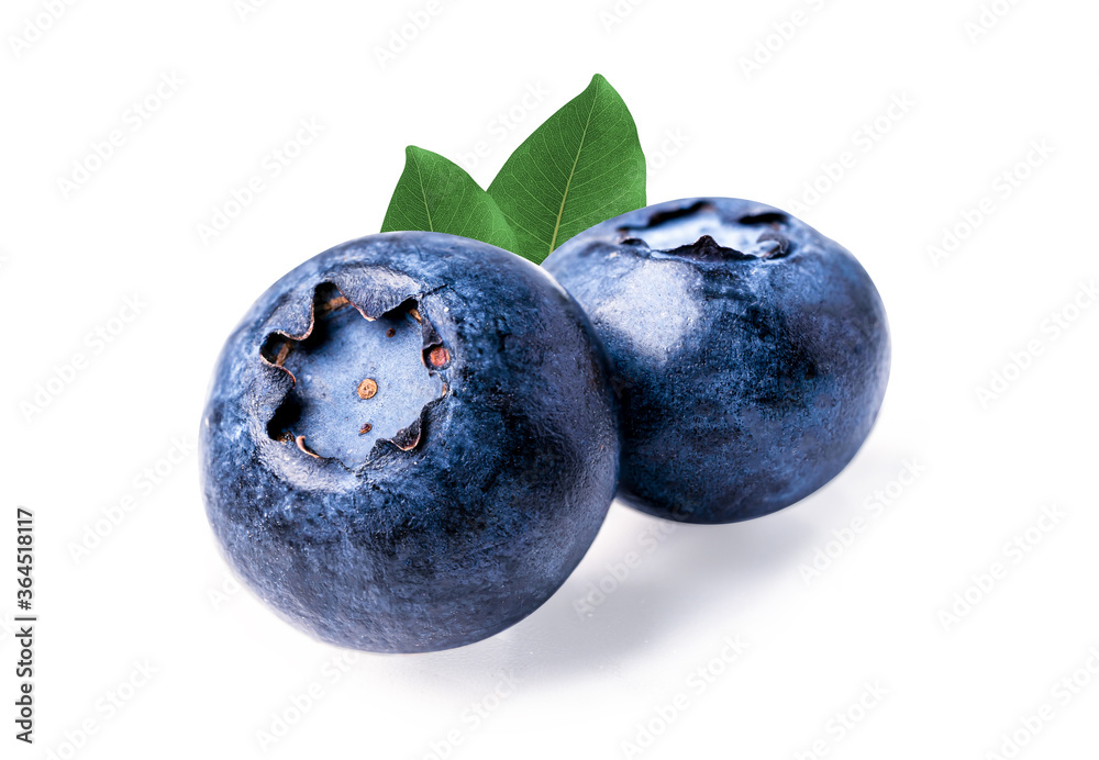 Obraz premium Blueberries isolated on white background with clipping path.