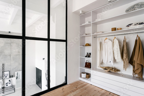 Fotografiet White and large wardrobe closet in dressing room