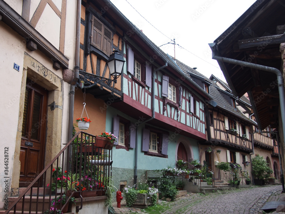 One of the most beautiful villages in France, Eguisheim is a beautiful and lovely cityscape, and you have come to the world of fairy tales.