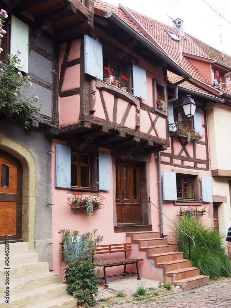 One of the most beautiful villages in France, Eguisheim is a beautiful and lovely cityscape, and you have come to the world of fairy tales.