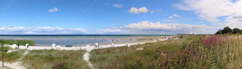 Der Strand von Stein bei Kiel an der Ostsee Der Strand von Stein bei Kiel an der Ostsee