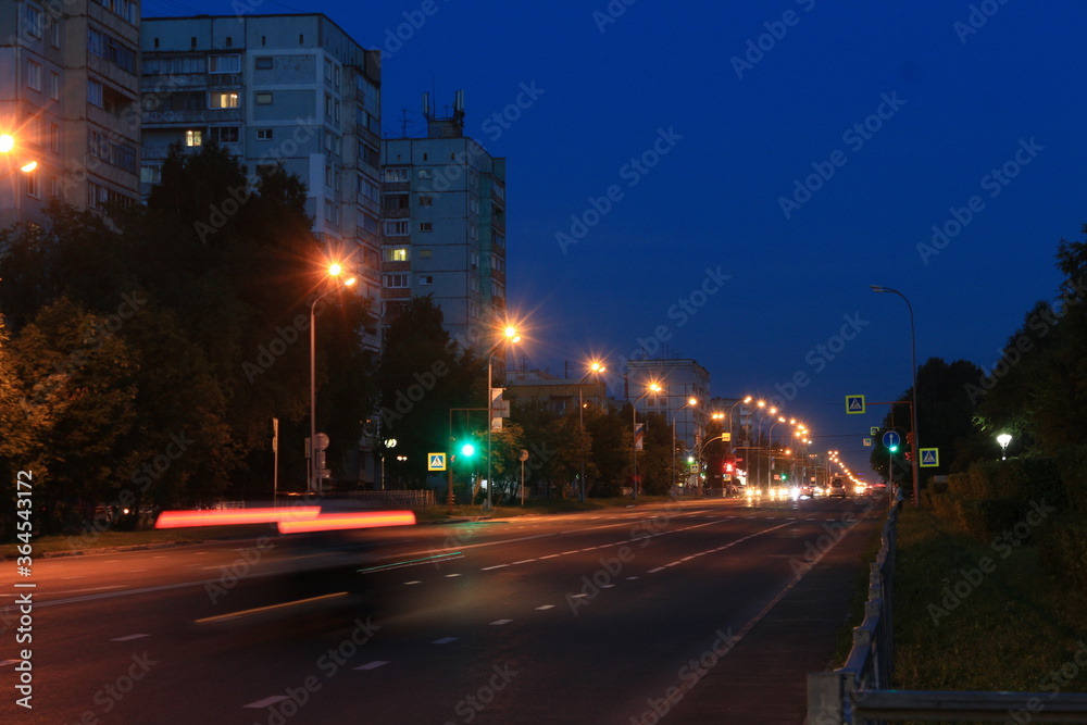 Naklejka premium night traffic in the city Kemerovo