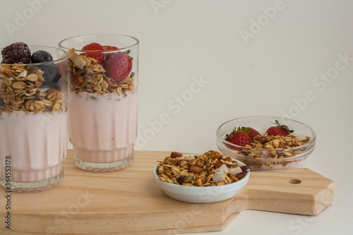 granola with yogurt and berries