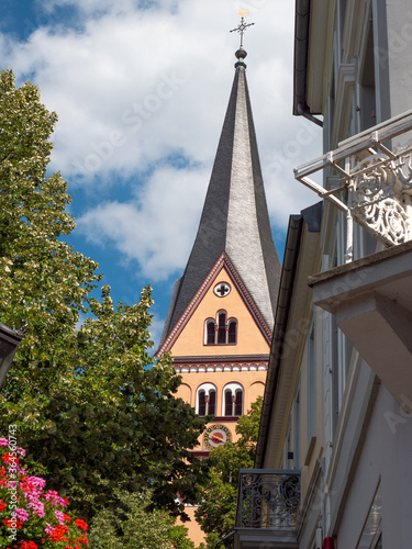 Bad Honnef, Altstadtszene mit Pfarrkirche St. Johann Baptist photo