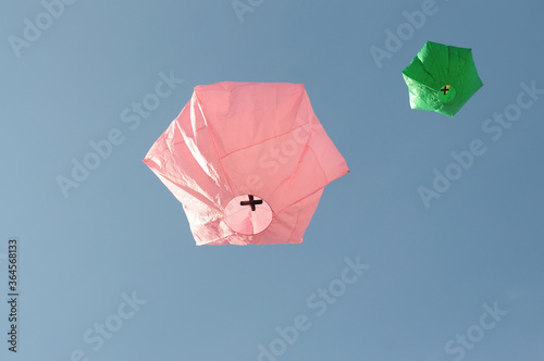 globos de cantoya papel de china aereos fiestas photo