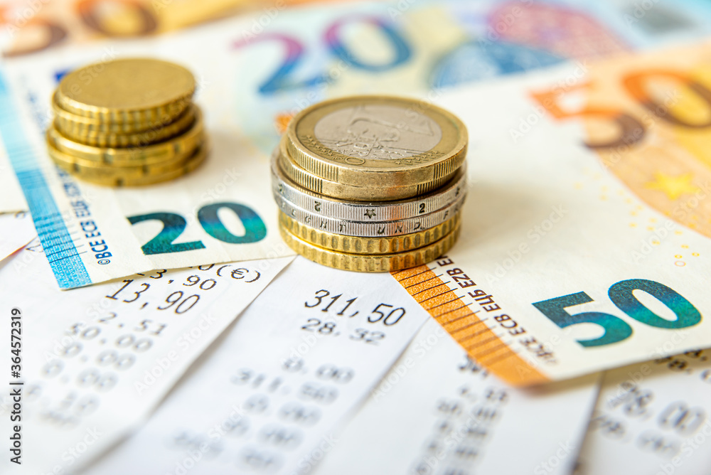 receipts, notes and coins; payment of daily expenses. receipts, notes and coins; payment of daily expenses.