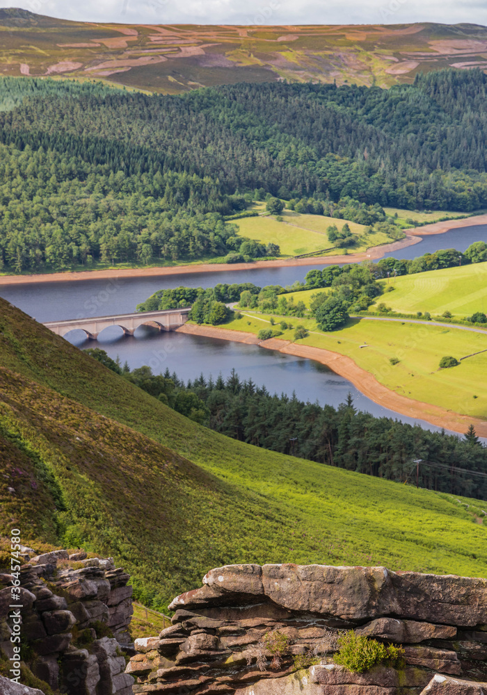 Naklejka premium Ladybower Reservoir from Derwent Edge
