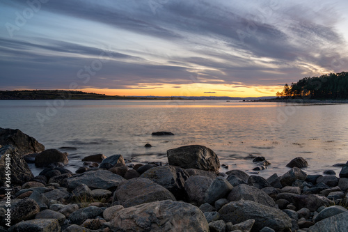 Widok na Oslofjord z plaży w okolicy miejscowości Larkollen w Norwegii  © Dreamnordno